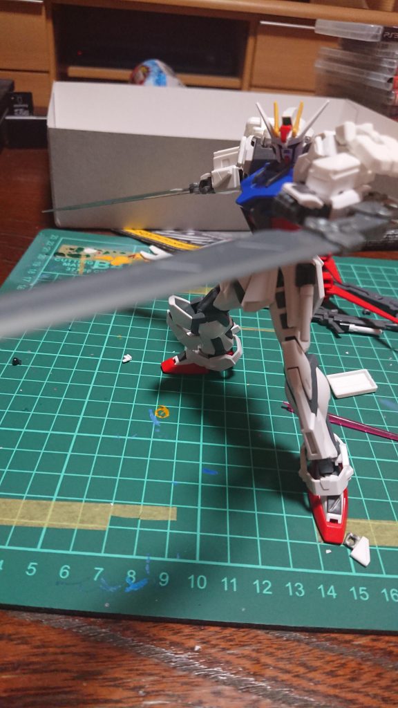 ・大型ソード
 強襲に適した武装、その重量からは有り得ない速さで敵を一瞬にして殲滅する姿から鬼神と呼ばれているという。
 この姿は強襲仕様である。