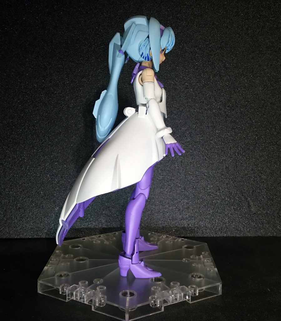 横から。首の接続位置を少し前に変更してます