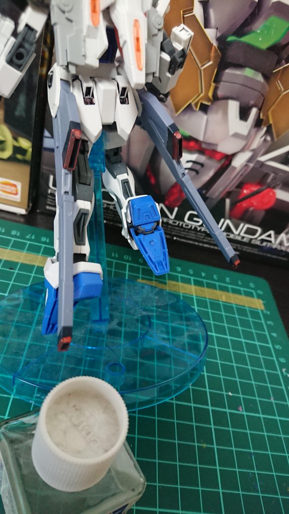 特殊システム:R-‪‬EXEシステム‪α‬
 EX-01や06に使用されていたシステムをR99‪α‬のシステムと組み合わせたもの、発動時に両腕の追加装甲と腰パーツが展開、通常の5倍のスピードでの移動が可能になる。機体の耐久値の問題はクリアしておりパイロットにも負担はかからない。だが熟練のパイロットでも操縦は困難でパイロットを選ぶ機体となっている。