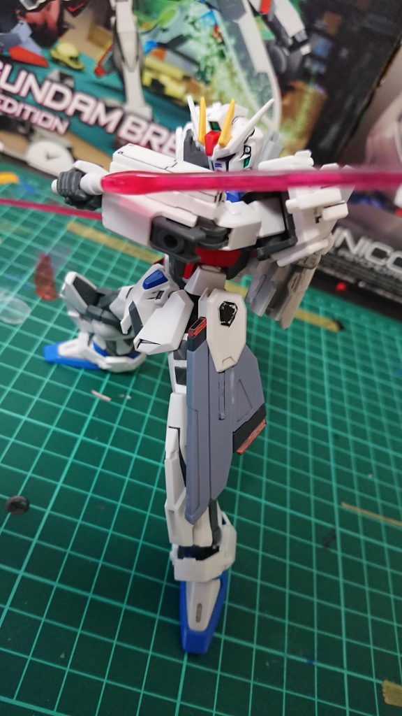 機体重量が増しているものの、各関節やジェネレーターを変更しているため改修前と同じスピードで動く事が可能となっている。