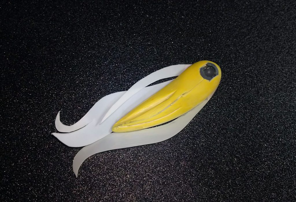 自立できるようになったので難題のポニテに着手しはじめたころの写真
中心をポリパテで作って細かいところをプラ板切り出してエポパテ盛ってな感じで