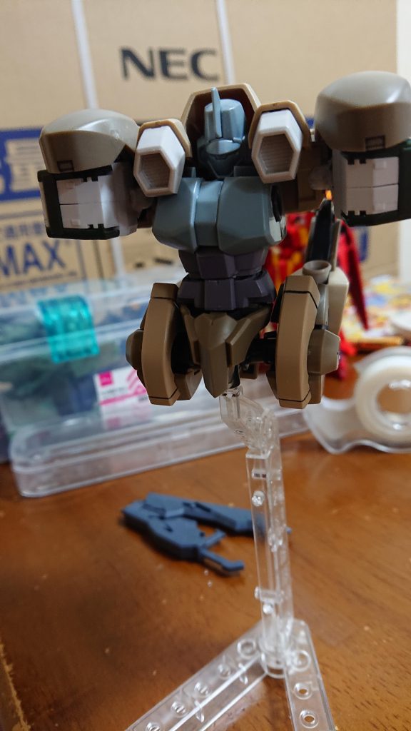 突撃モード思案中
肩と胴体の隙間をどうにかしたい