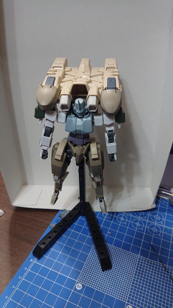 可動テスト
動かしている間に背面ブースターとの接続ピンが二本ともへし折れる
ドリルで穴あけ真鍮線で補強