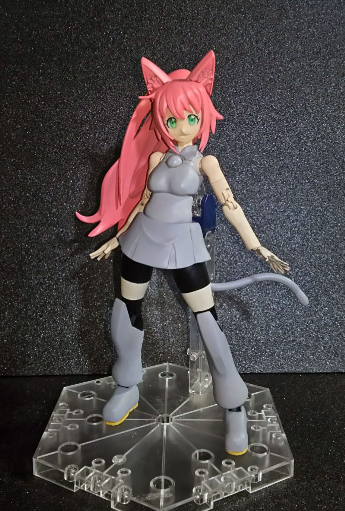 塗装前の色サフ写真。たしかお盆休みラストで駆け足状態だったので
途中の写真が全然なかったです。この時点で一番手首パーツが付属してる
ナミさんの平手に変更しました