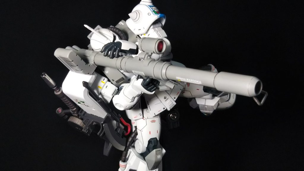 バズーカ砲はサンダーボルトシリーズに付属されているバズーカを用いています
弾倉が上下逆になってますが、この方がバズーカそのものを構えやすいので、敢えて上下逆にしてあります