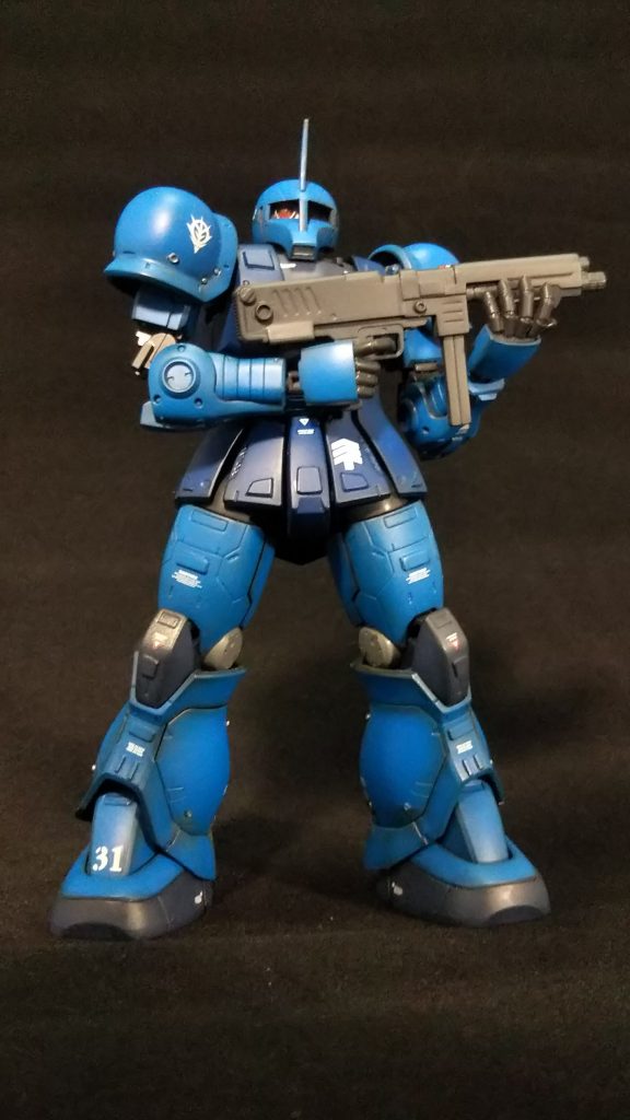 唯一の射撃武器であるマシンガン

こちらのマシンガンも本来のザクⅠのモノではなくHGUCザク改のモノを採用した事で様々なポージングのし易さに1役買ってくれています