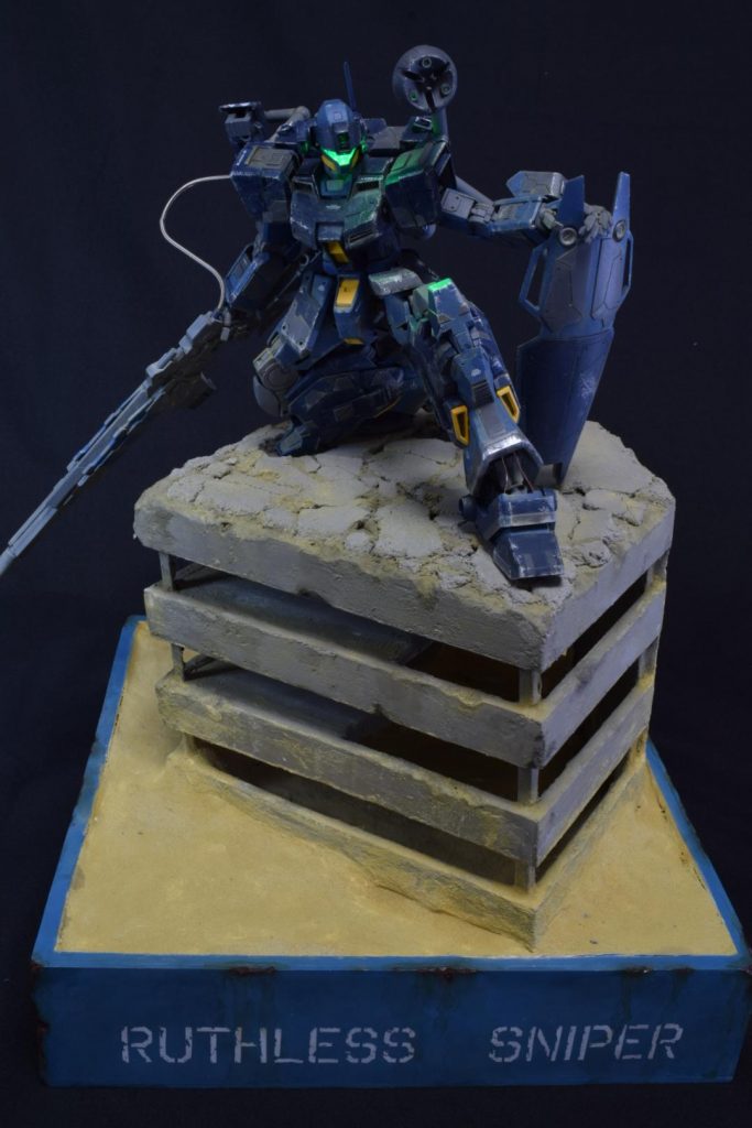 テーマは砂漠の防衛ラインを守護するスナイパー。舞台が砂漠化した都市のイメージなので、廃ビルを自作しました。
その他やりたいことをガンガン詰め込んだ作品となります。