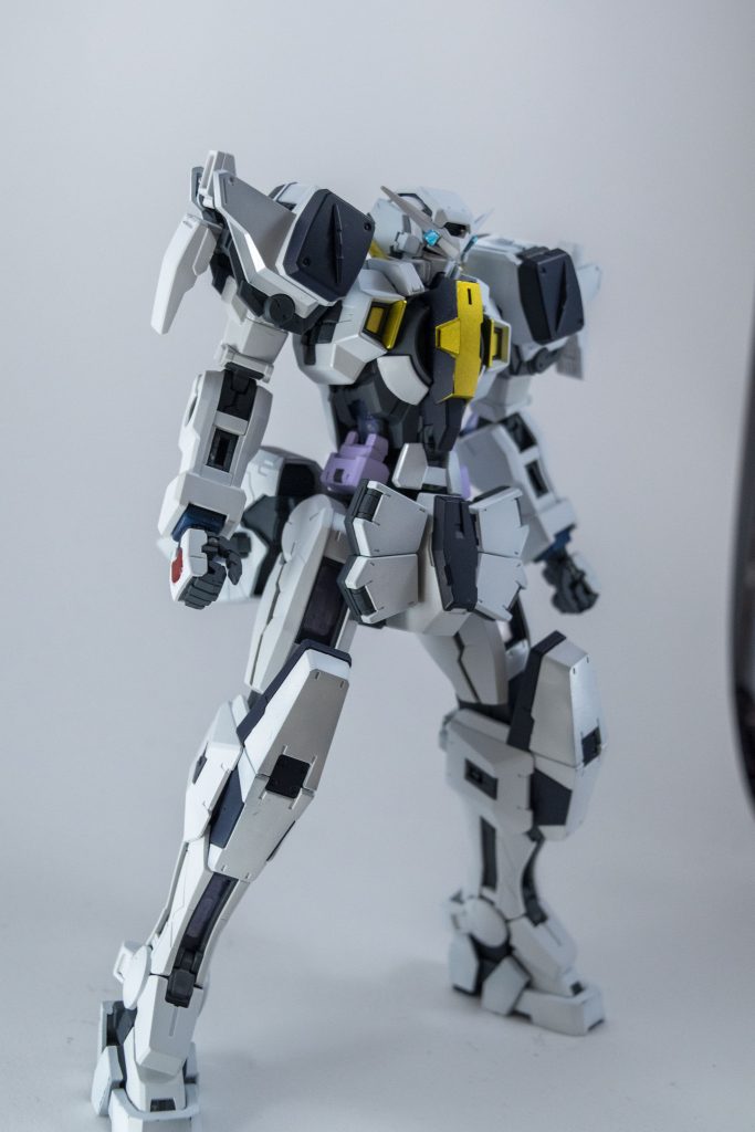 前面
フレームは黒系色を4種類ほど使用しています