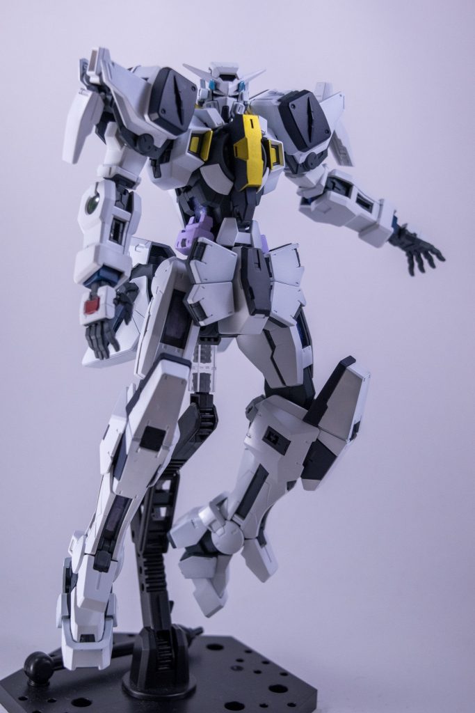 ボトムアビ
集束したGN粒子を開放し短時間防御フィールドを展開しつつエネルギーを消費しないブースト移動を可能にする。