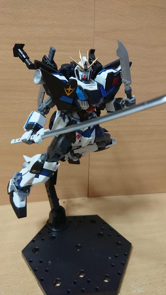 太刀とナイフ持たせて