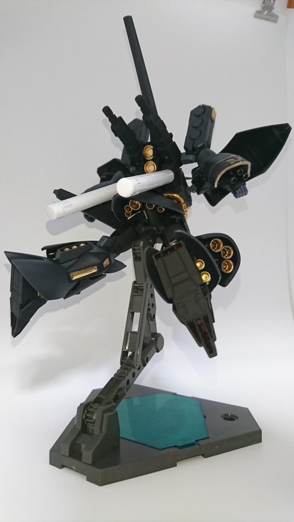 機体各所に増設されたバーニア
バックパックのプロペラントタンクにより、最大戦闘出力の大幅な延長となった。