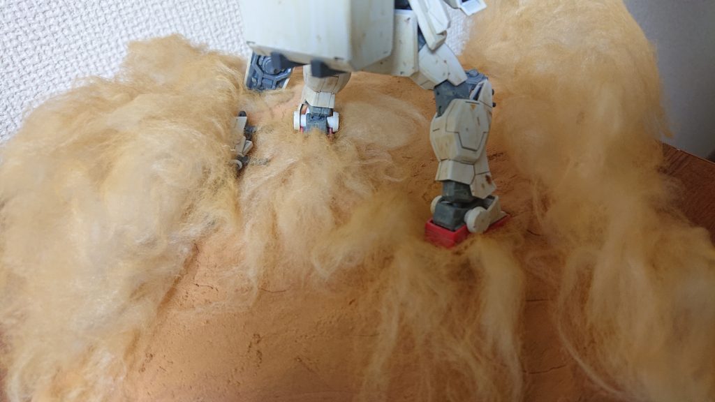 あまり目につかない部分ですが足元等にも綿を配置しています。