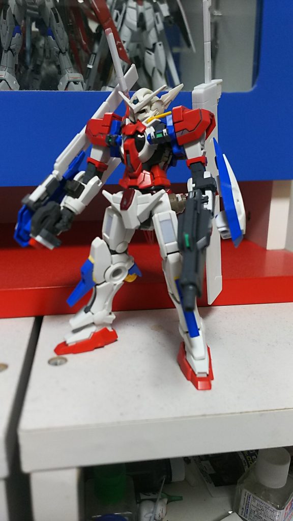 アヴァランチエクシアベースに、所々アストレアの部品と交換してます