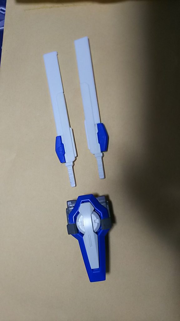 製作中のGNソード基部と四角く改造したGNブレイドです。(たぶん改造の一番の個性)