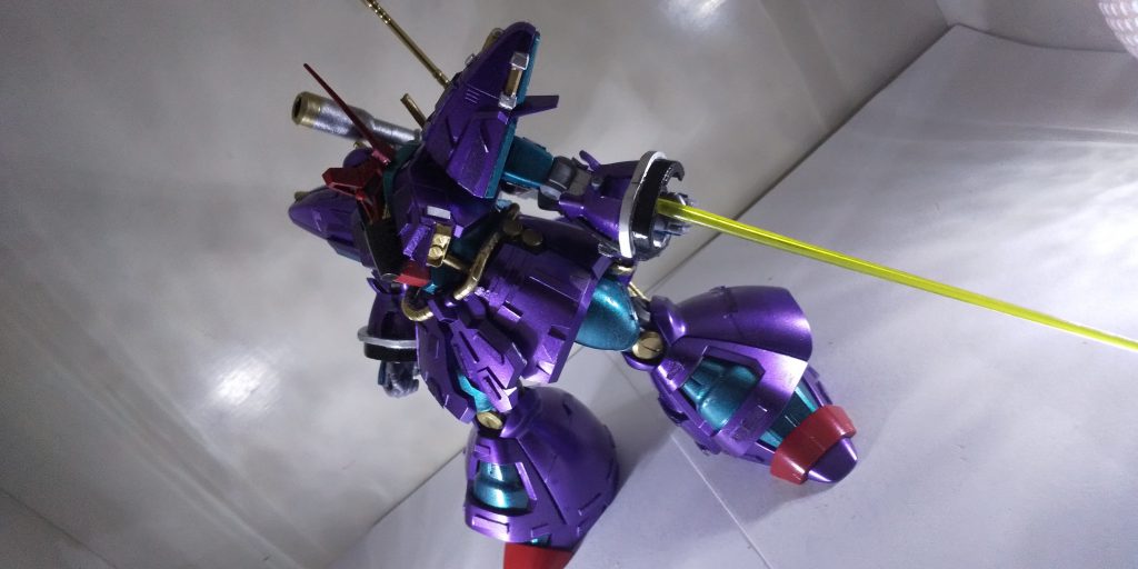 腕部分には隠しビームサーベル！
こちらジ・Oのビームサーベルを使用しています！