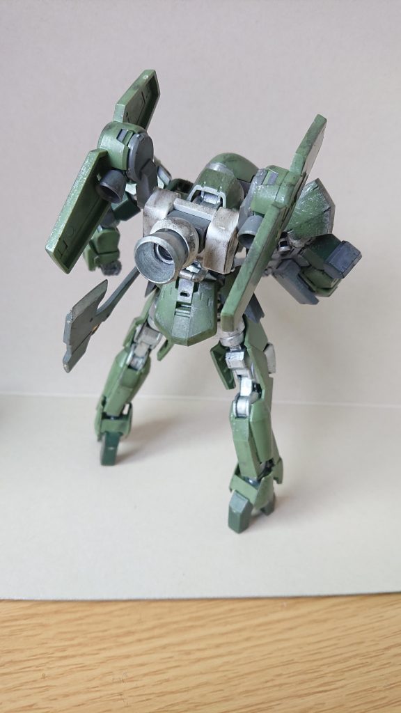 バックパックはグレイズ改のものにグレイズの腰ブースターを取り付けたものです。
機動力upです。