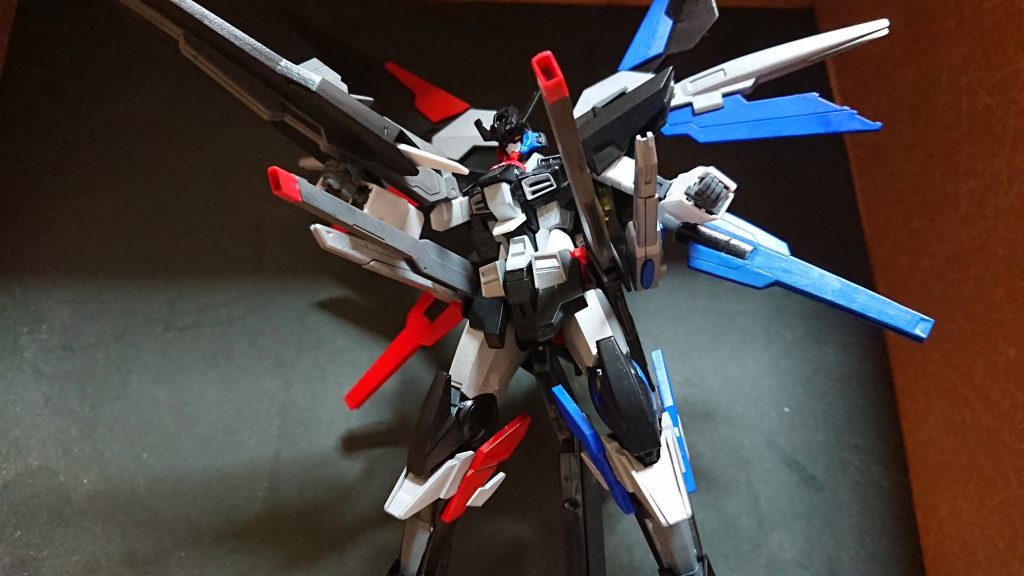 背中のビームキャノンとクスフィアス・レール砲を前面に出す事でフルバースト状態も・・・(本当は背中にあったファングも出したかった・・・)