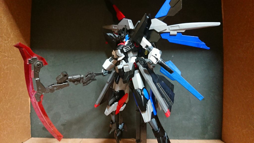 元のストライクが接近戦向け機体だったからデカイ武器を持たせてみたり・・・(確か、フレームアームズ・ガールの武器だった気が・・・)