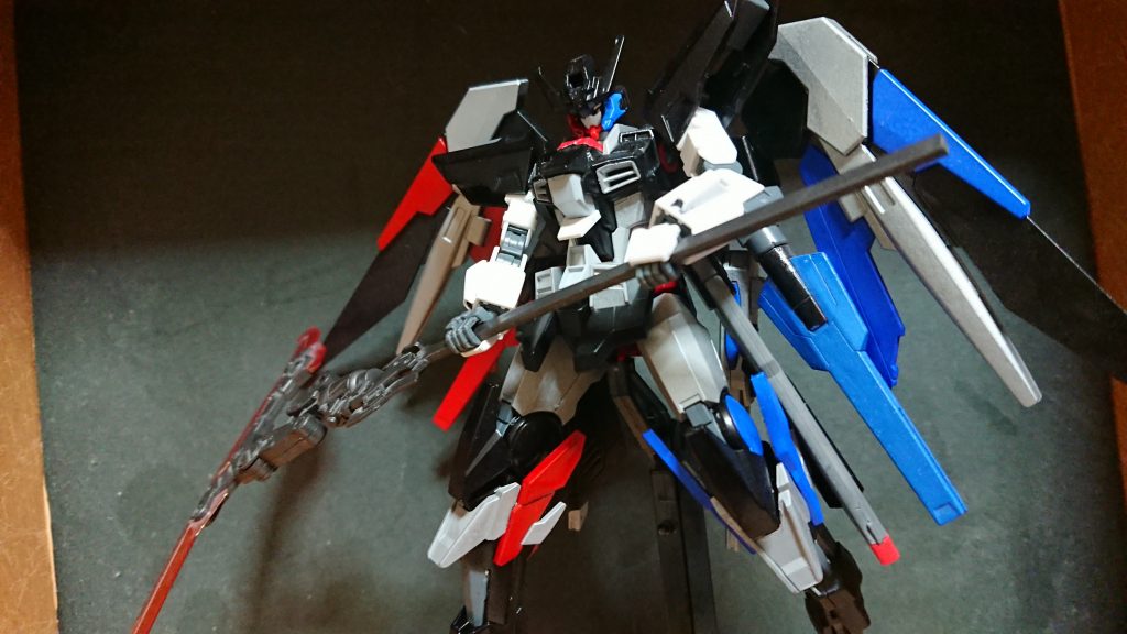 最後に使ったパーツを・・・

・頭「アスタロト」
・身体、腰「アメイジングストライクフリーダム」
・腕「DXとビルドストライク」
・脚「トランジェントグレイシャー」
・背中「ユニバーサルブースター、フェニーチェリナーシタ、リボーンズガンダム」



色合いとか結構満足しましたけど、振り返って思ったこと・・・「ストライクの原型ほぼ無いな・・・」