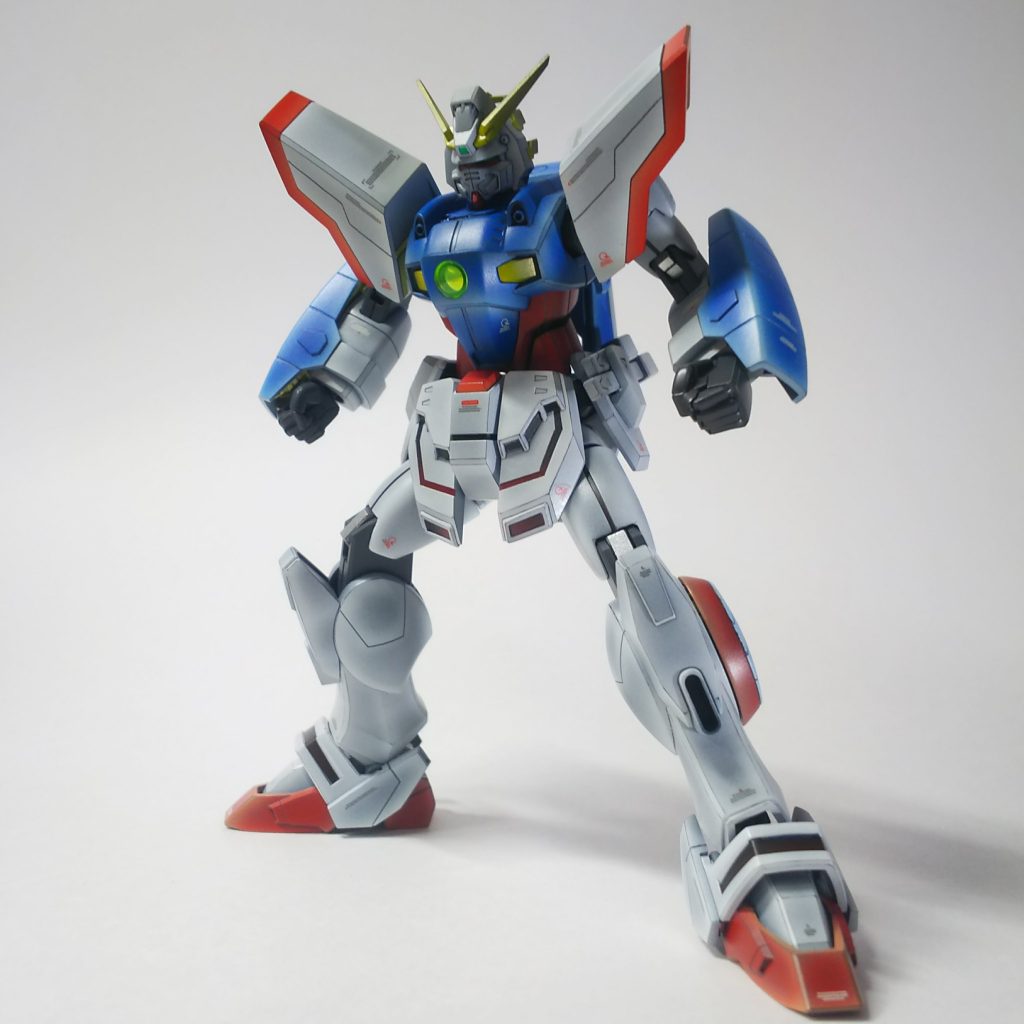 プロポーションは、胴体を延長することで、腰を入れたようなマッシブさを出しています。