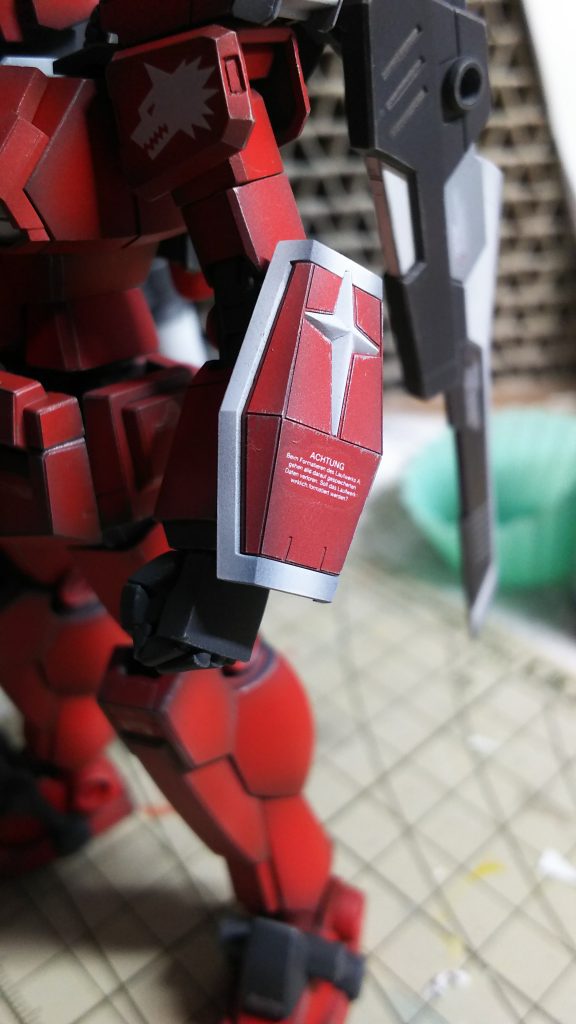 実はシールドが一番のお気に入り
パッと見では分からない、積層の様なディテールが拘りです。