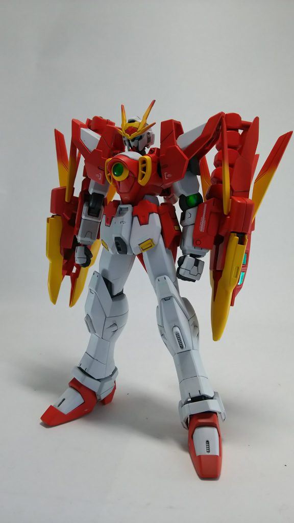 正面から。赤を基調にしたことで、大分ヒロイックになったかと思います。