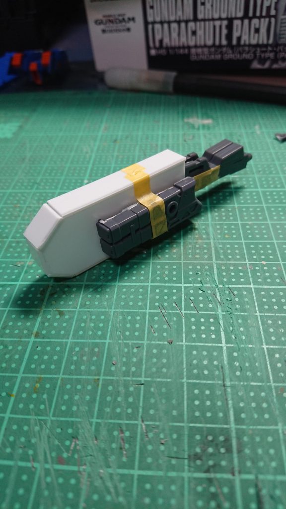 ミサイルランチャーはゼフィランサスのライフルを2つに貼り合わせたのもを軸ににプラ板と、MSGのセレクターライフルのミサイルランチャーユニットで作ってます。