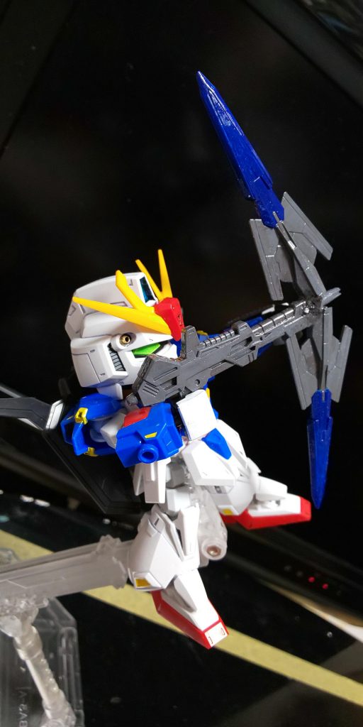 両手での保持でより安定した射撃に