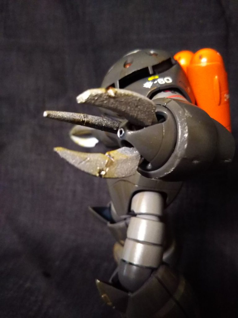 爪は度重なる激戦と戦局悪化でボロボロになっても交換できず・・・とかそんな感じです