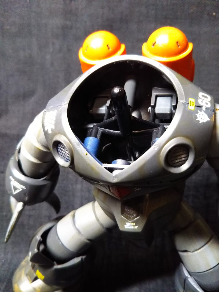 簡単な工作ですがモノアイを稼働できるようにしてます