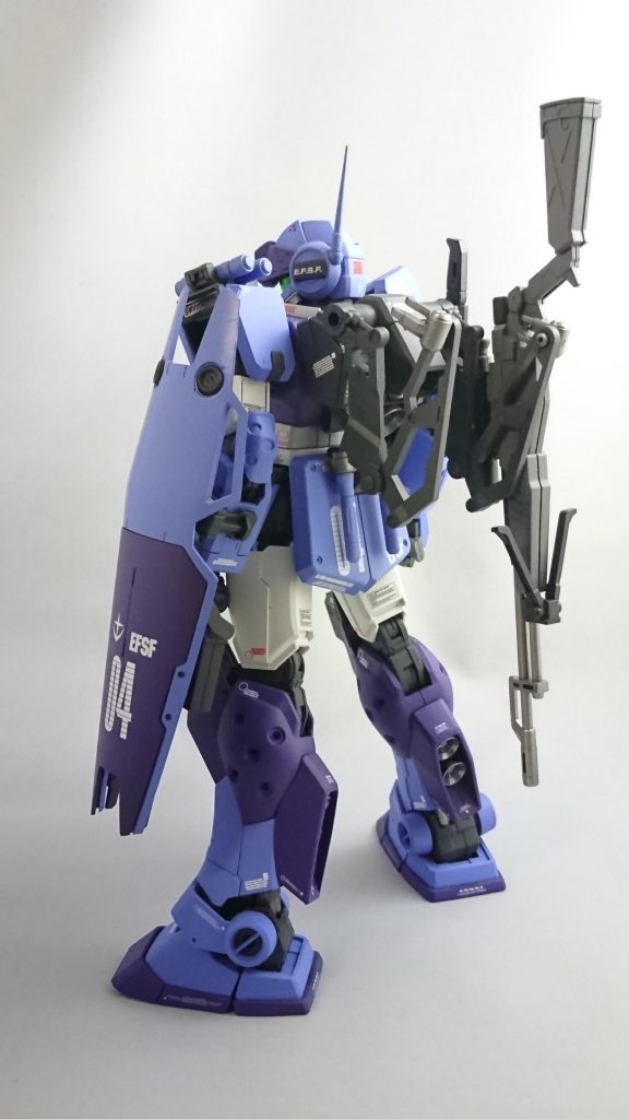 左背面。懸架ユニットは左右に装備。ネオジムで接合しているので外せます。