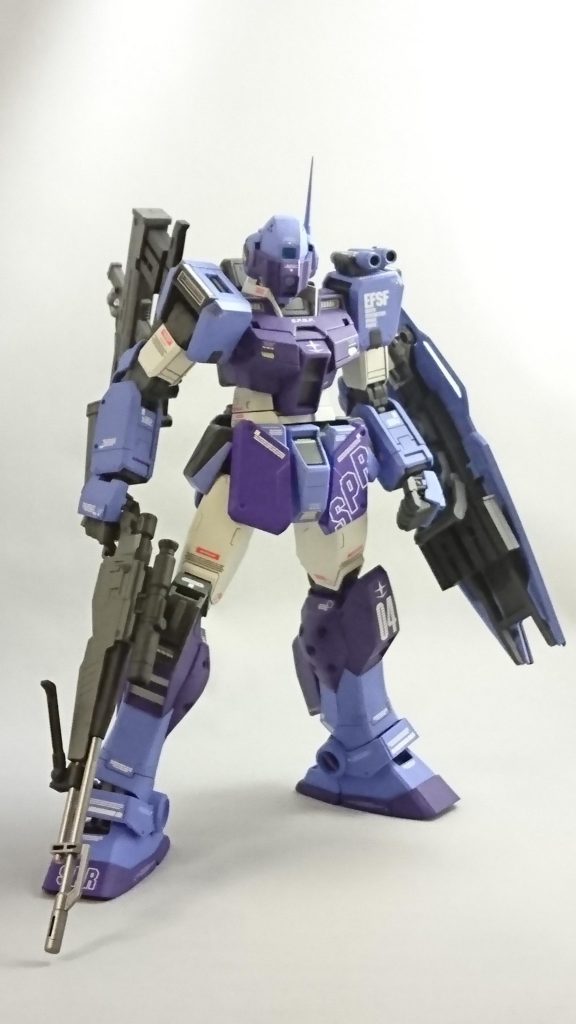 スナイパーライフルを構えバイザーを下ろしました。さしずめ猟兵モードとでも