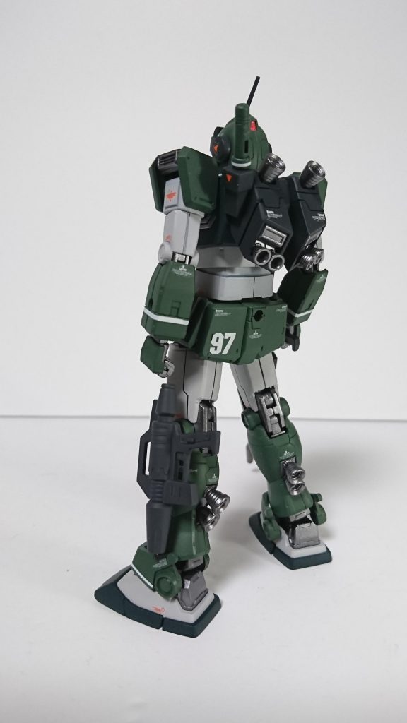 左背面 お分かりかと思いますが、個人的にビームサーベルがないのは寂しいので、左側に着けてしまいました!