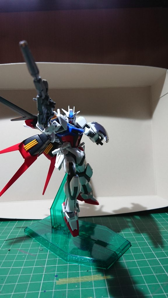 飛行ユニット
「航空能力」と「推力の増加」をテーマに設計開発され対象となるMSの背部に接続することで使用可能になる。 
宇宙空間は元より、大気圏内ではMS単体でも航空能力を得ることができるという中々の優れもの。
HGCEストライクに付属のエールストライカーで無改造です。