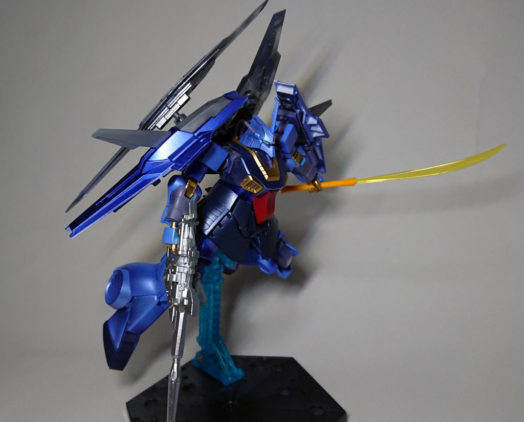 戦場を駆け巡るディジェ。ディジェはアムロが乗った機体ながら、劇場版では出てこなかったりとどうにも影が薄い機体ですが、最近はやたらと注目されていて嬉しい限り。こうやってキットも出ましたし。いいぞもっとやれ。