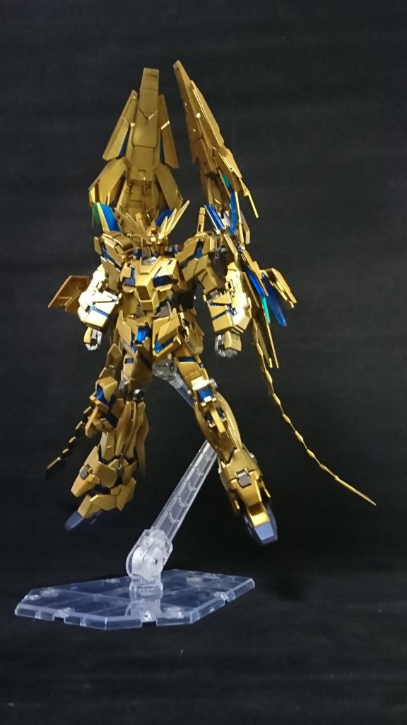 左正面です。不死鳥や鳳らしいどっしりとした印象です！