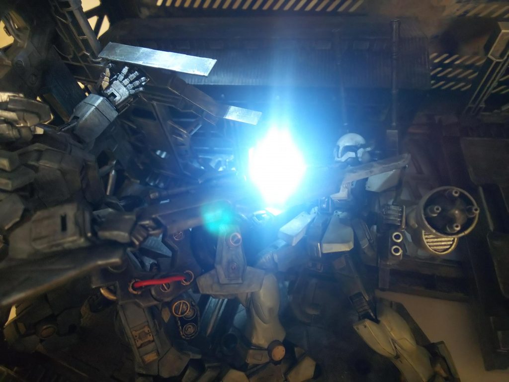 ジオンという『正体不明の侵略者』への恐怖が、話の通じる相手だったら？という疑念により変化。
戦争の『恐怖』が、相手は同じ人間同士なんだという、当たり前のことを、その大きな流れで呑み込んで麻痺させていたのだろうか？