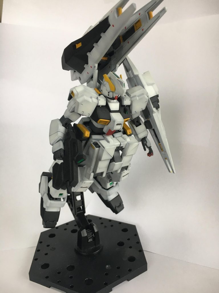 アドバンスドヘイズルを白基調に塗装しました。