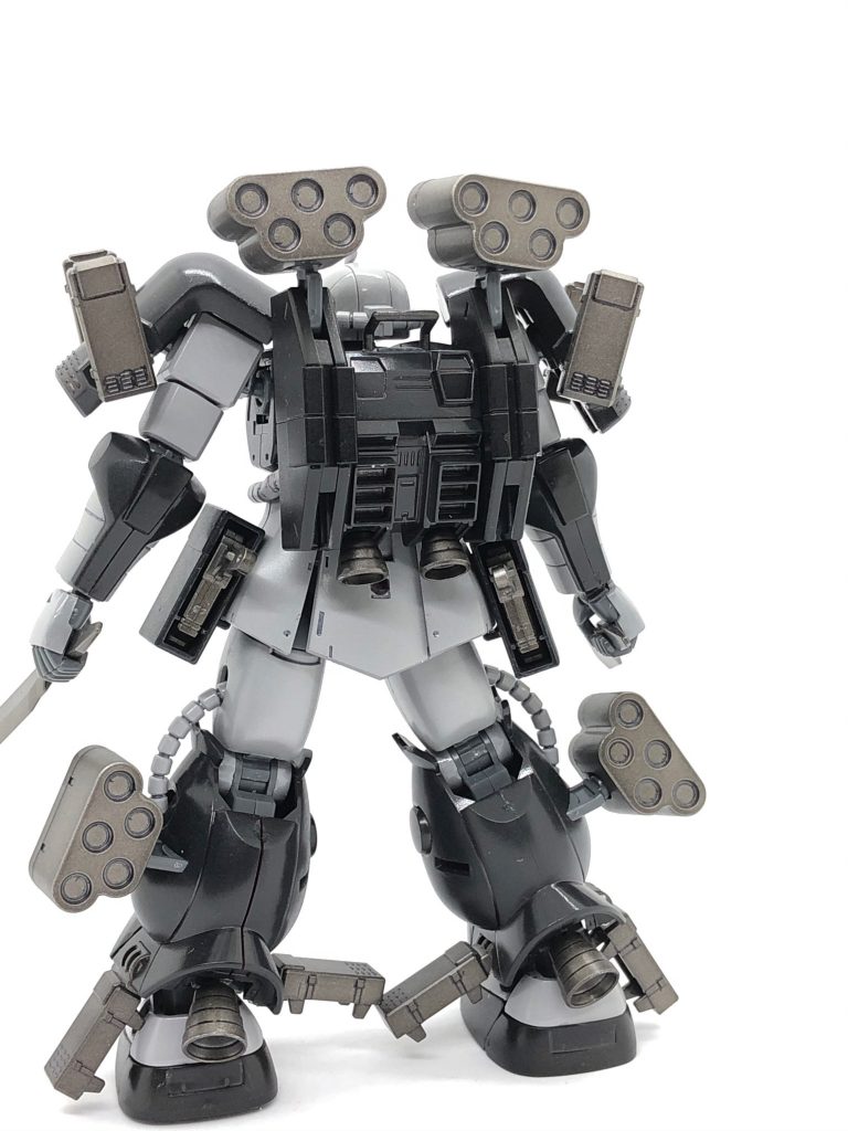 背面。つける手段が思いつかなかったのでバックパックは接着。