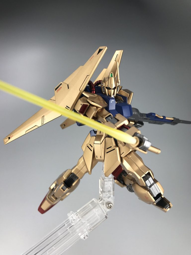 ゴールドはクレオスのGXレッドゴールド。多分ブルーゴールドの方が百式の設定色には近そうでしたが、好みでこのゴールドにしました。