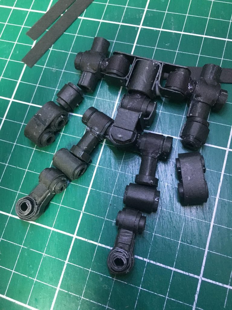 100均のボール紙を使った内部フレーム。