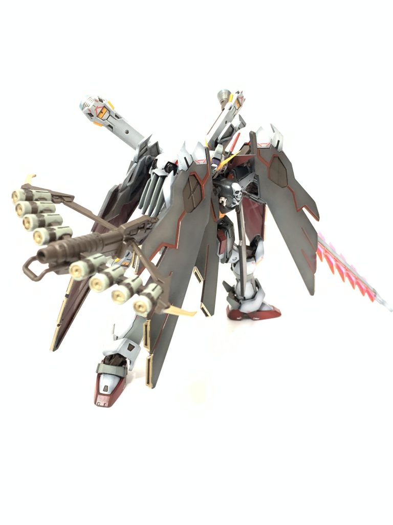 フルクロスユニットをつけたままアクション！
マントを動かして隙間を作ってやれば、大体のポージングは取らせることが出来るので、ストレスはほとんど感じないです！
ピーコックスマッシャーはマスキングによる塗装です！ここが一番大変でした😅