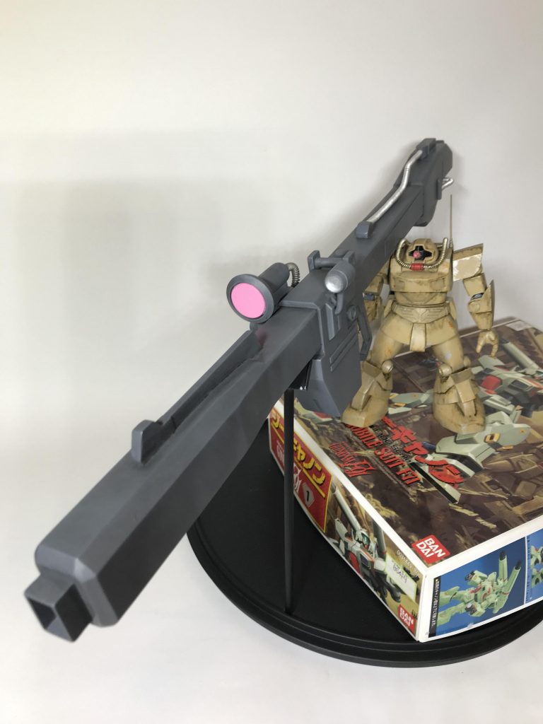 担いでいる風。