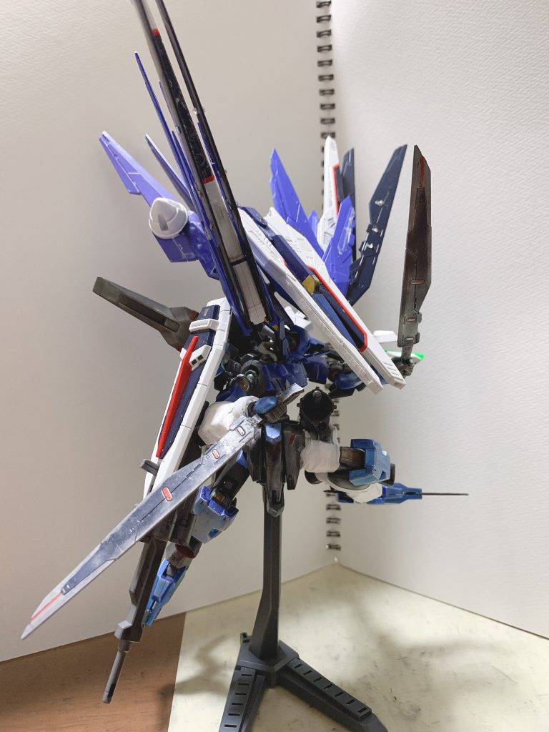 全体像
見ての通りフリーダムですね、はい。笑
ぱっと見でM100バラエーナ×4とGNドライヴ×2、ちらっと見えるアルヴァアロンキャノン…載せすぎました、本当すみません💦