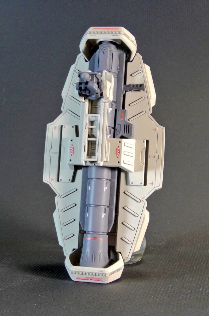 シールドを地面に置いて支えるため、スライドしそうなメカを追加