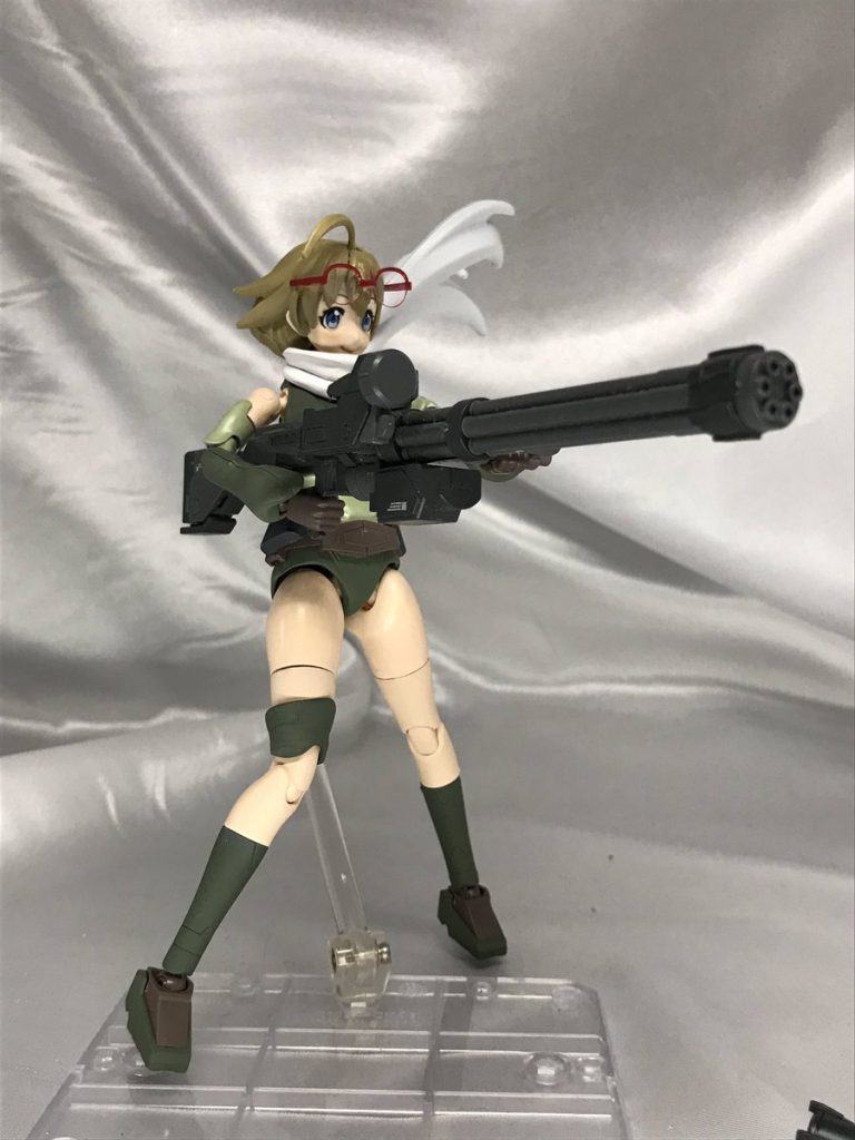 ガトリングガン。
フォアグリップもしっかり握れるので安定して構えられます。
このガトリングガンの形が本当にかっこよくて好きです。