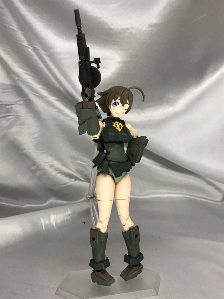 当初スカート丈はもっと長かったのですが、一番いい長さを模索しているうちに戻れなくなって今の丈に(笑
とにかく太ももの造形が素晴らしいので、それをどの角度からでもきれいに見せられるよう短く調整しました。