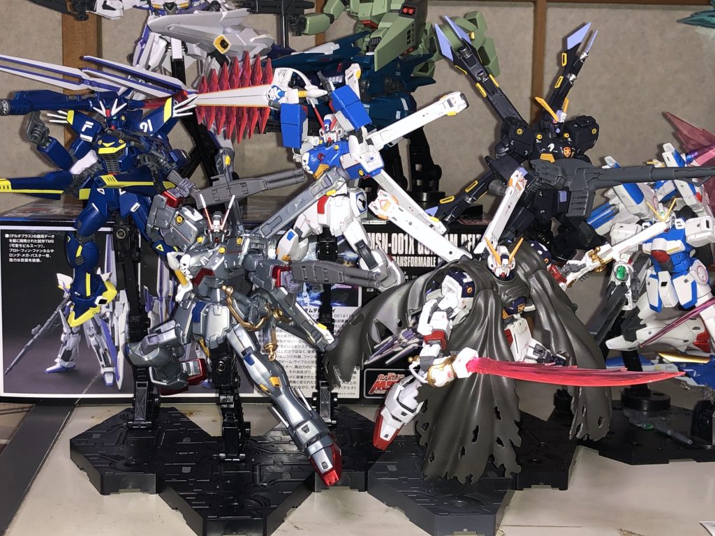 最後にクロスボーン系5機集合。

これで1/144のクロスボーン系はコンプリートですかね。ファントムとか出てくれないかなぁ。