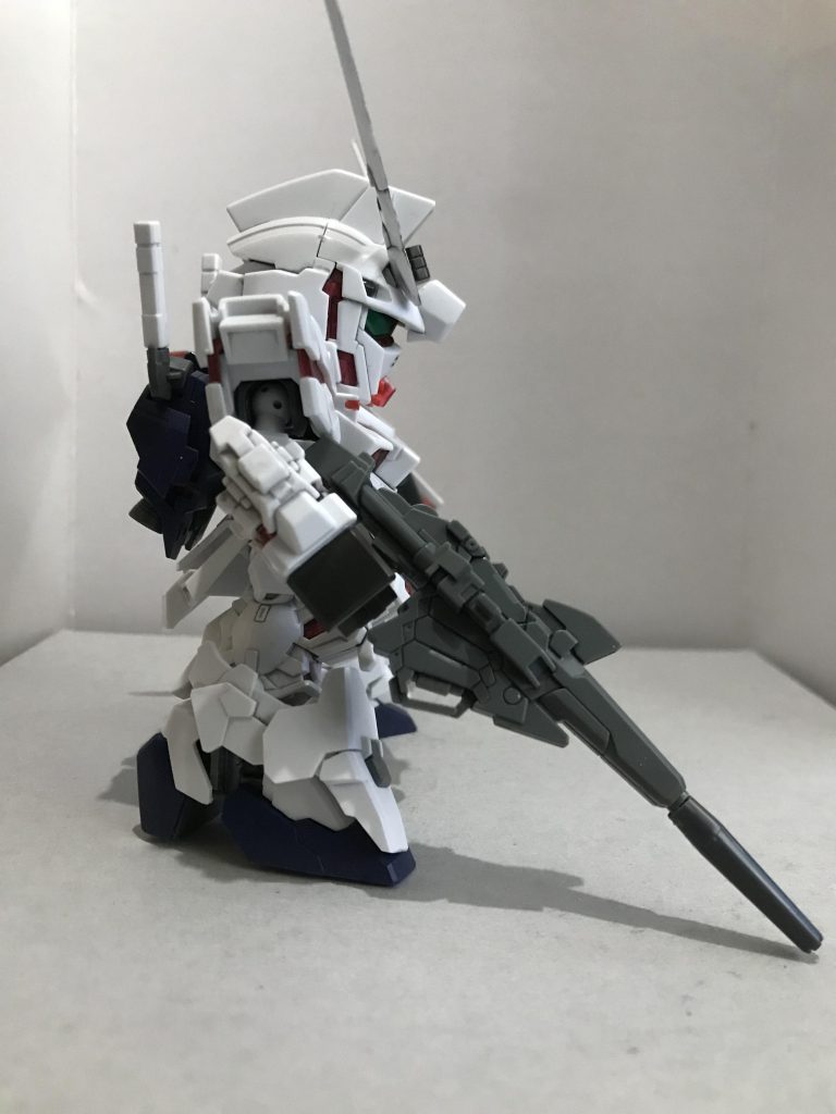 側面1
こちらは特に変わらないですね
塗料が揃い次第武器や本体のグレーの部分の塗装をしたいです