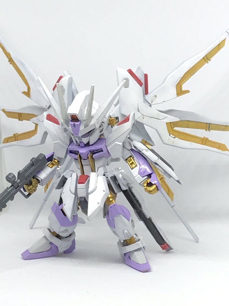 羽根の展開状態です。接続基部はエールストライカーを使用しました